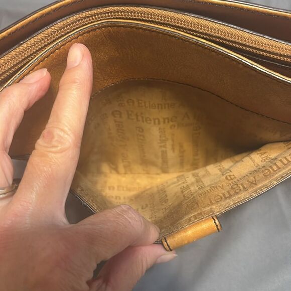 Etienne Aigner Vintage Shoulder Bag, tan leather, charm - Picture 7 of 11